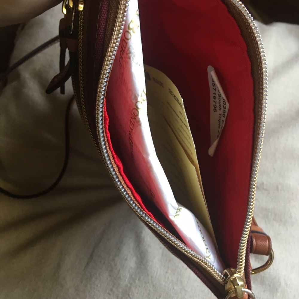 Dooney & Bourke Wine North/South Triple Zip Lmt Ed - Picture 4 of 8